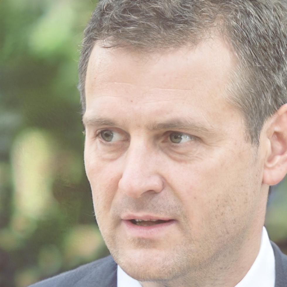 Portrait de Marc Dubois, expert en analyse financière